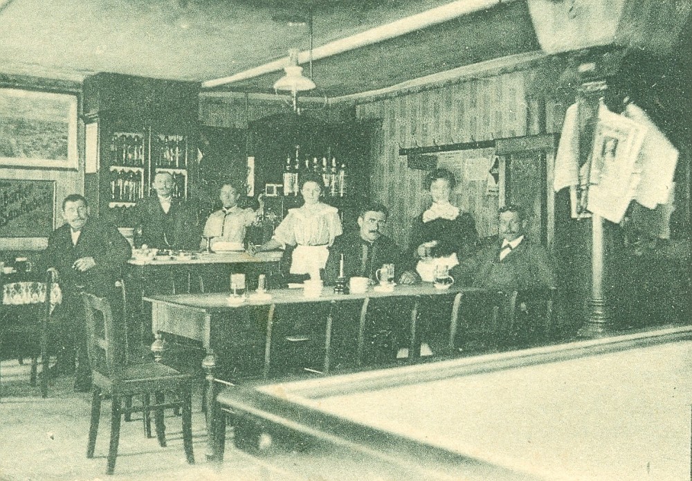 Hauptstra&szlig;e 24 (bis 1910 Dresdener Stra&szlig;e 42, 1910 - 1927 Dresdener Stra&szlig;e 2)  Radeberg