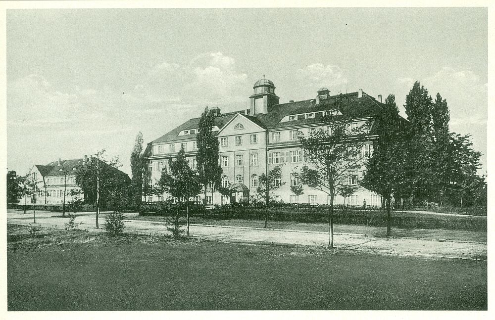 Heidestraße 70 (Hindenburgstraße 70)  Radeberg