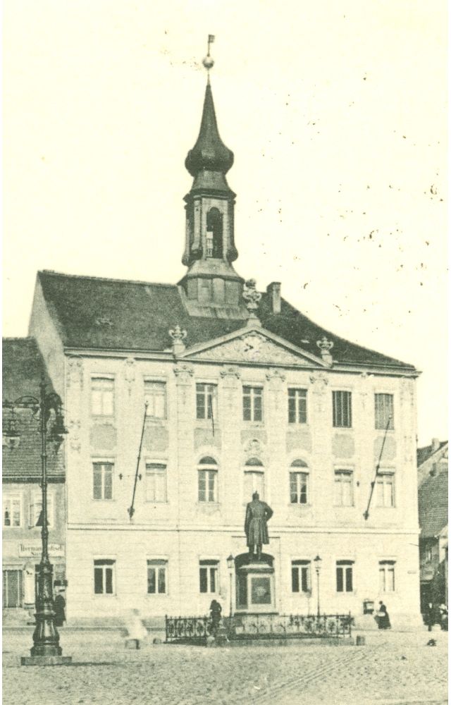 Markt 19 (vor 1905 Am Markt 19) / Oberstra&szlig;e  Radeberg