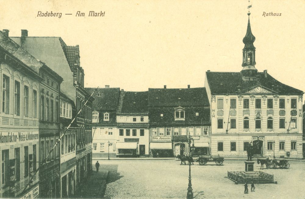 Markt 19 (vor 1905 Am Markt 19) / Oberstra&szlig;e  Radeberg