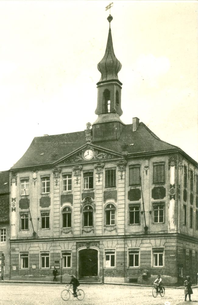 Markt 19 (vor 1905 Am Markt 19) / Oberstra&szlig;e  Radeberg