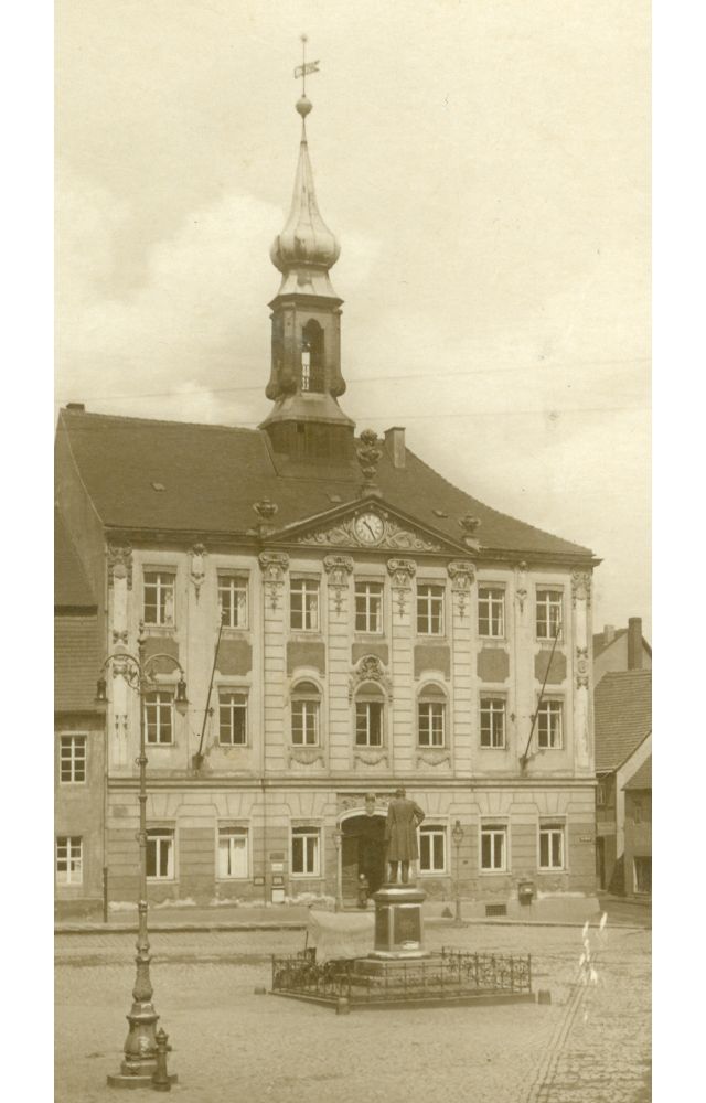 Markt 19 (1787 HNr. 113-115, vor 1903 Am Markt 19) / Oberstraße Radeberg Markt 19 (1787 HNr. 113-115, vor 1903 Am Markt 19) / Oberstraße Radeberg