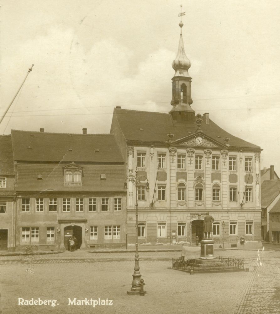 Markt 19 (1787 HNr. 113-115, vor 1903 Am Markt 19) / Oberstraße Radeberg Markt 19 (1787 HNr. 113-115, vor 1903 Am Markt 19) / Oberstraße Radeberg