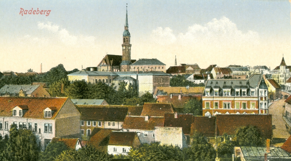 Dr.-Wilhelm-K&uuml;lz-Stra&szlig;e 1 (1886 Neue Gasse 1, 1889 Neuegasse 1, 1896 Neuestra&szlig;e 1, 1905 bis 1937 Neue Stra&szlig;e 1)  Radeberg