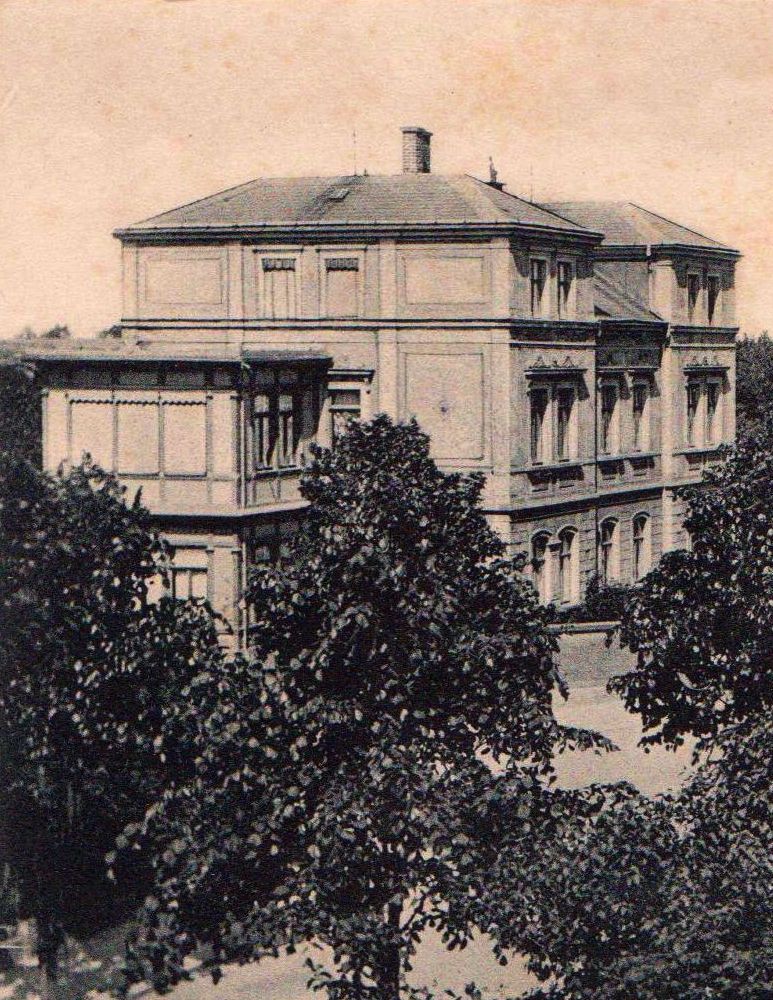 Otto-Bauer-Stra&szlig;e 2 (vor 1905 Badstra&szlig;e 3, 1905 - 1937 Badstra&szlig;e 5)  Radeberg