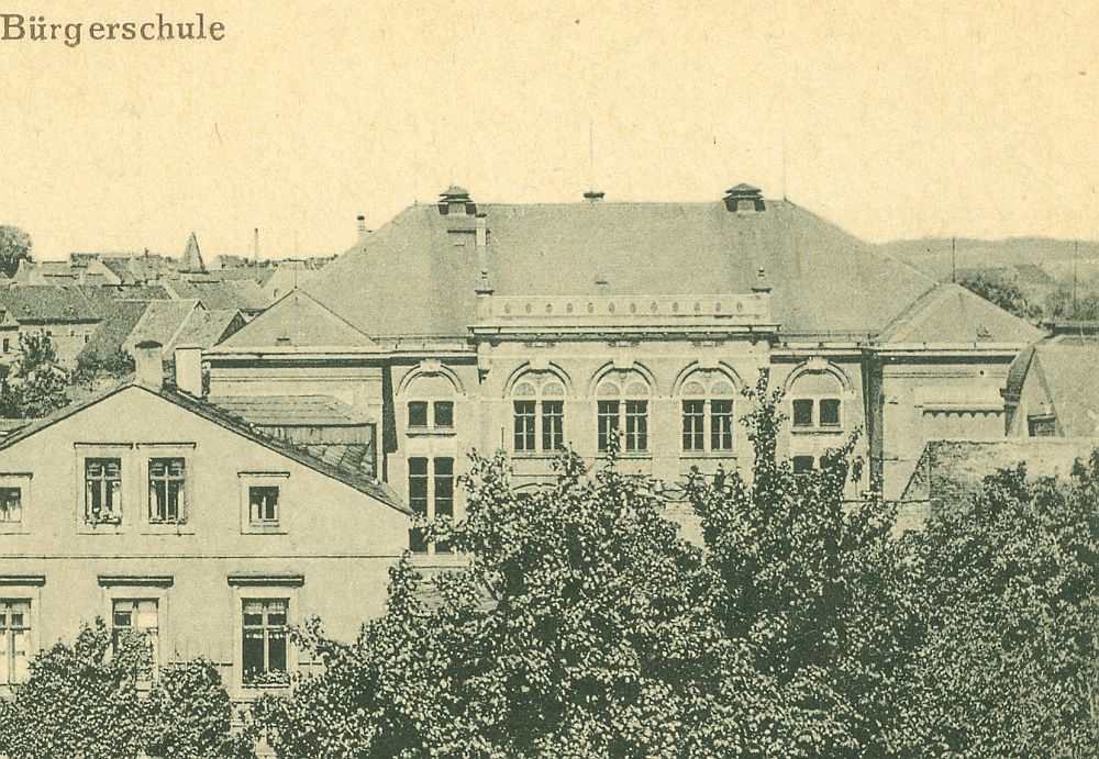 Pestalozzistraße 1 (Kaiser-Wilhelm-Straße 1) / Dr.-Albert-Dietze-Straße (Südstraße) Radeberg Pestalozzistraße 1 (Kaiser-Wilhelm-Straße 1) / Dr.-Albert-Dietze-Straße (Südstraße) Radeberg