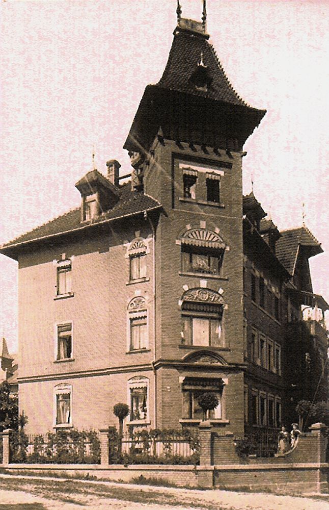 Pulsnitzer Straße 47 (1905 Pulsnitzer Str. 14a, 1910-27 Pulsnitzer Straße 29) / Bruno-Thum-Weg  Radeberg