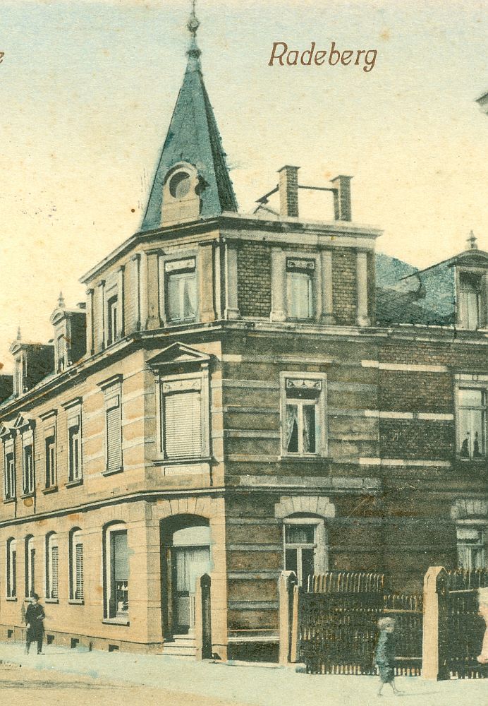 Rathenaustraße 17 (vor 1903 Pillnitzer Straße 40, 1903 König Albert-Straße 17, 1927 Rathenaustraße 17, 1937 Albertstraße 17) Radeberg Rathenaustraße 17 (vor 1903 Pillnitzer Straße 40, 1903 König Albert-Straße 17, 1927 Rathenaustraße 17, 1937 Albertstraße 17) Radeberg