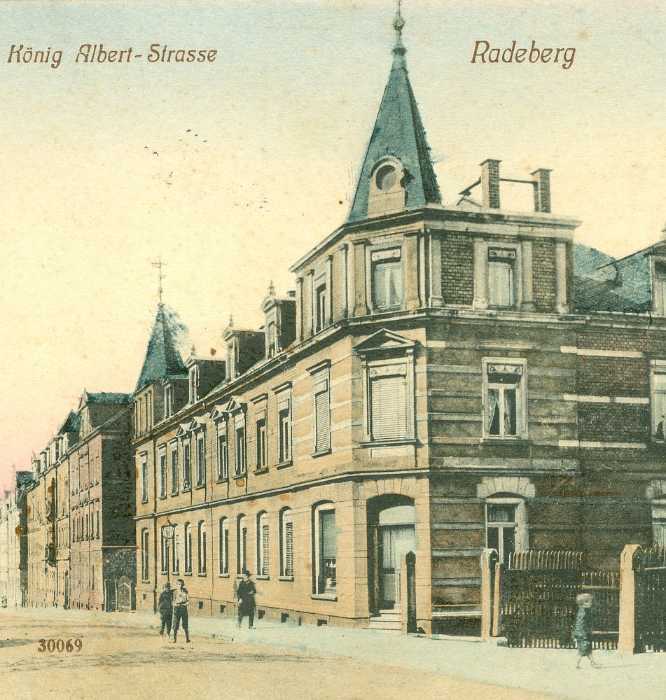 Rathenaustraße 17 (vor 1903 Pillnitzer Straße 40, 1903 König Albert-Straße 17, 1927 Rathenaustraße 17, 1937 Albertstraße 17) Radeberg Rathenaustraße 17 (vor 1903 Pillnitzer Straße 40, 1903 König Albert-Straße 17, 1927 Rathenaustraße 17, 1937 Albertstraße 17) Radeberg